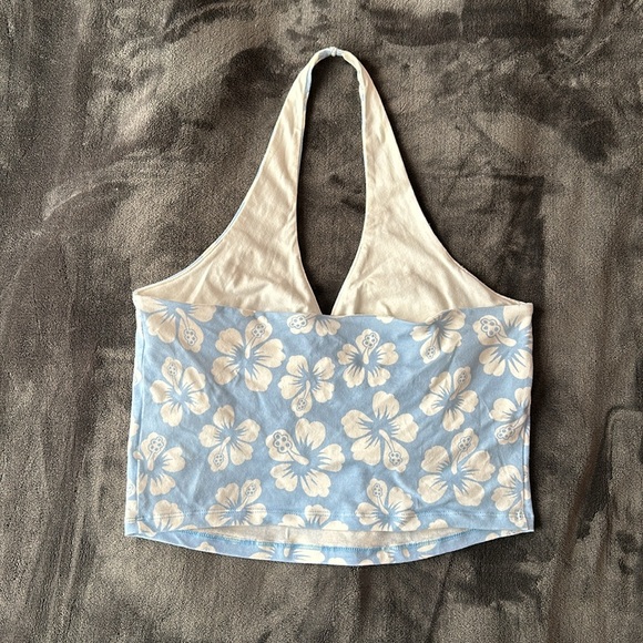 Size Large Hollister Blue Floral Keyhole Halter Crop Top - Picture 2 of 5